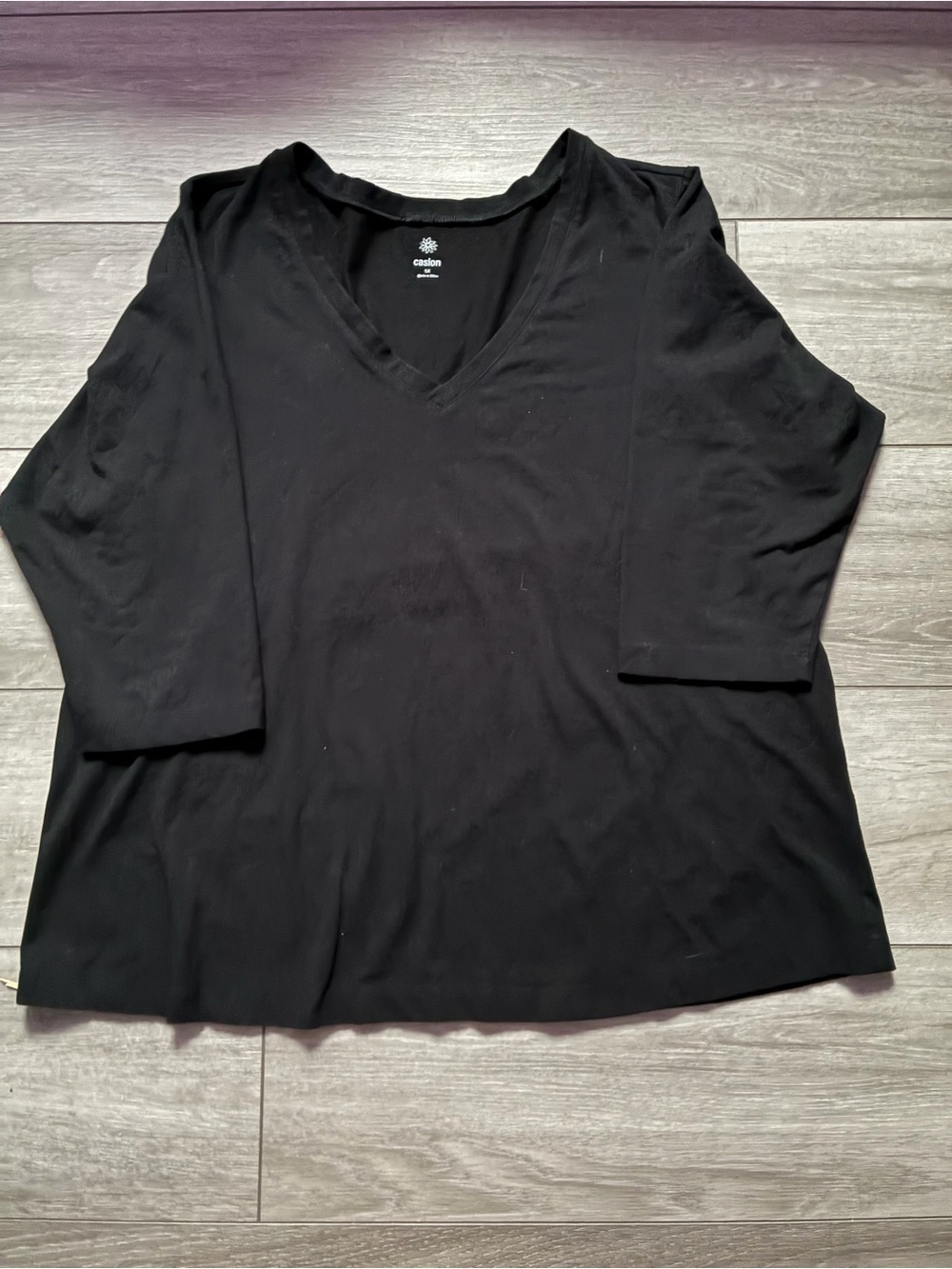 Croton Black V-Neck 3/4 Sleeve Women's Top - Classic Fit